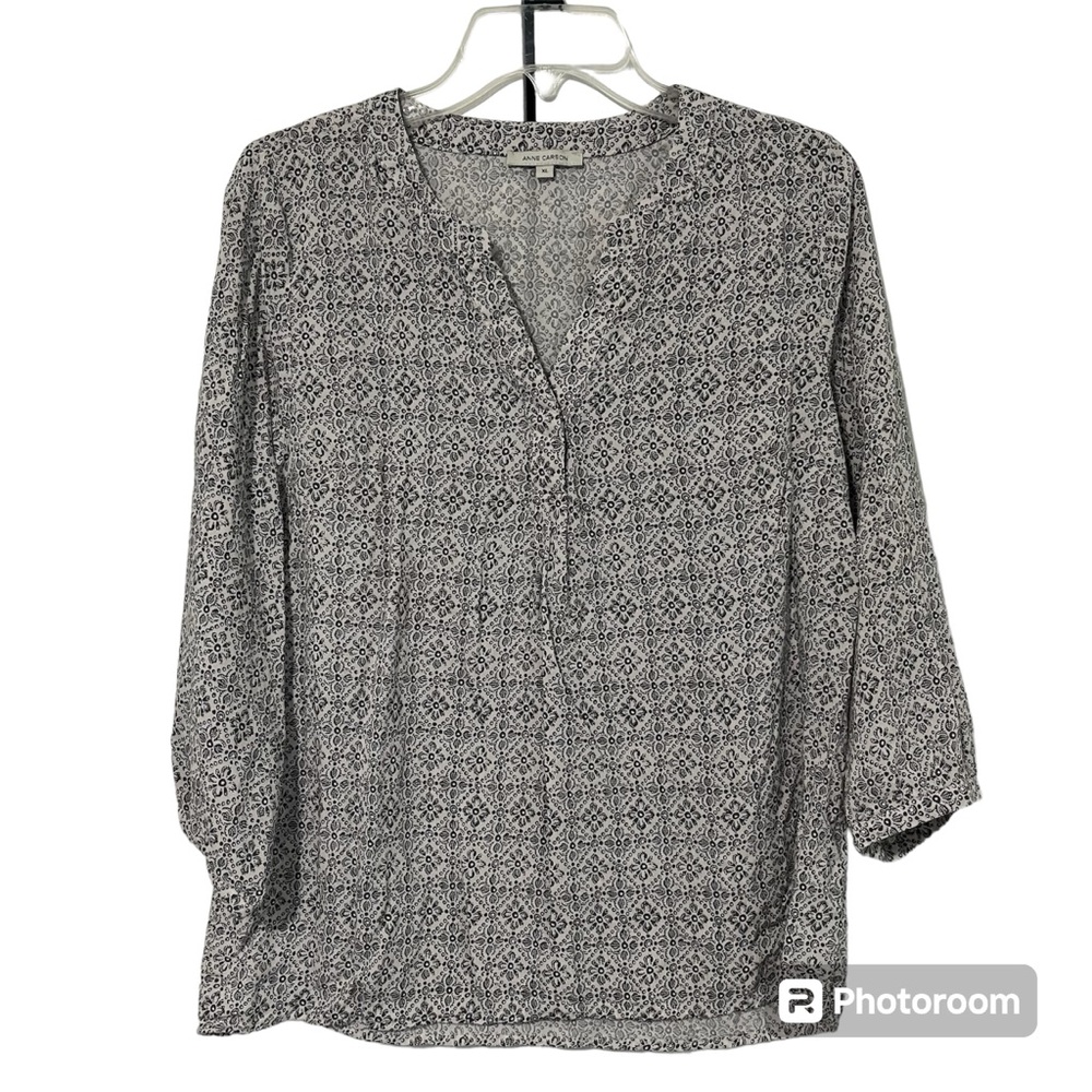 Anne Carson size XL women’s pale pink and grey blouse